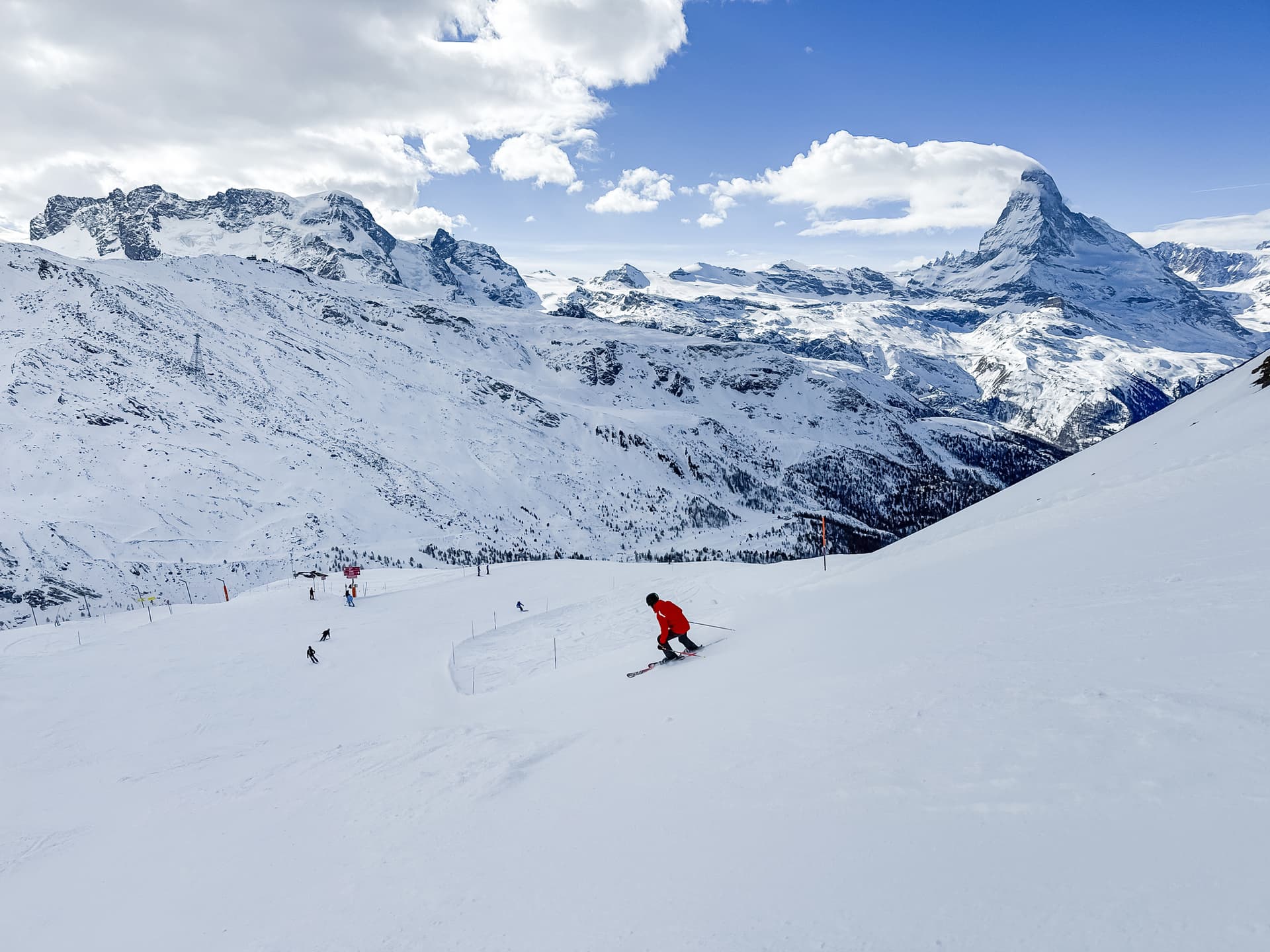 Zermatt-ski-resort-skier