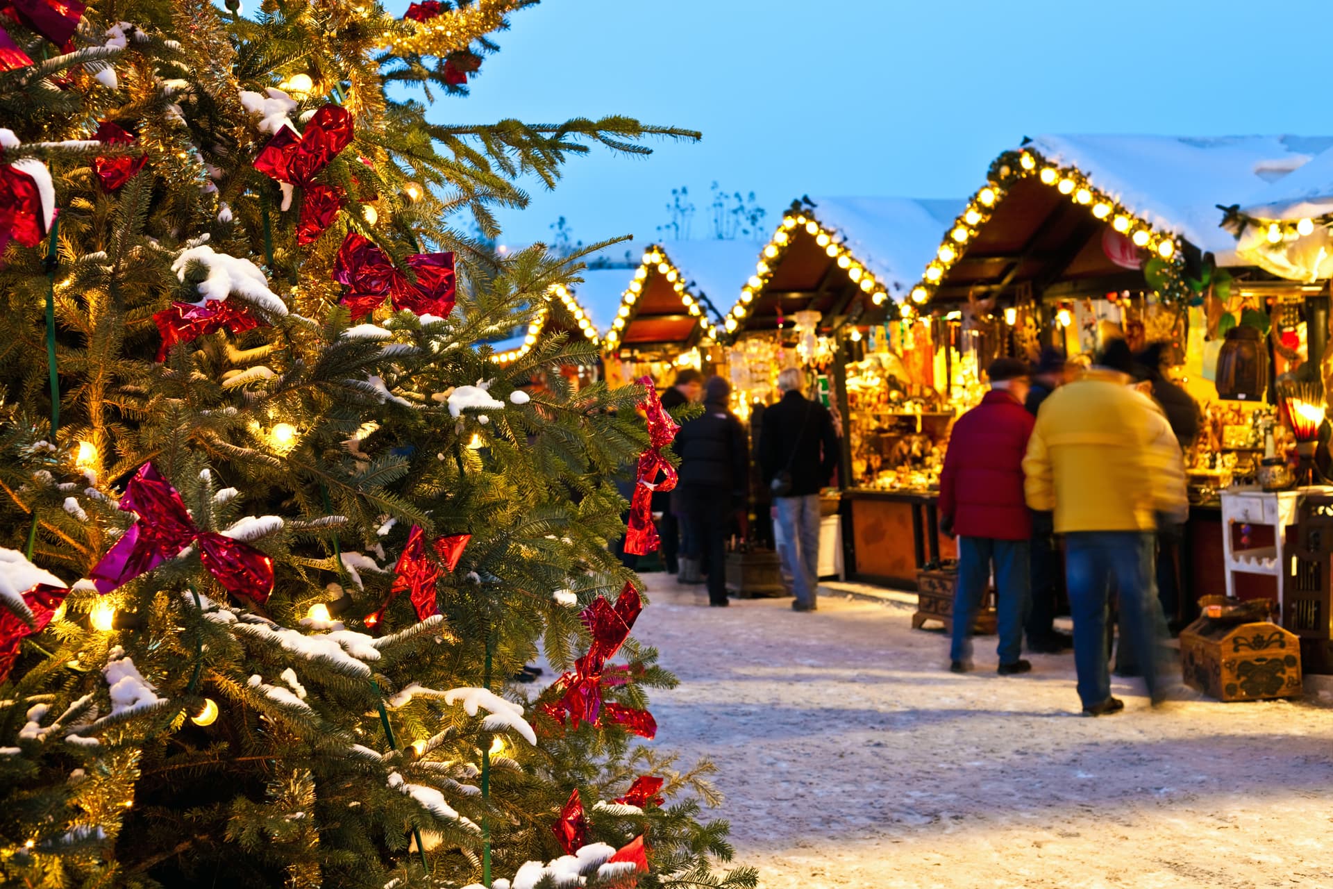 Christmas-winter-market-scene